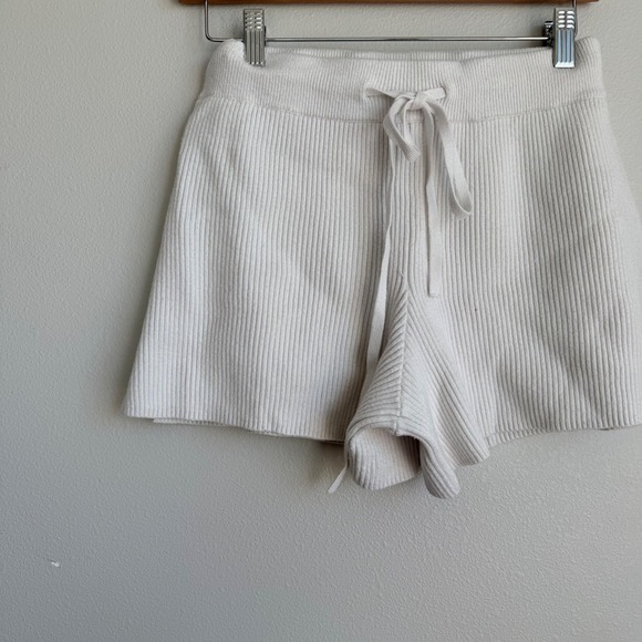 Abercrombie and Fitch White Ribbed Pull-On Shorts‎ Size Small - Picture 2 of 9